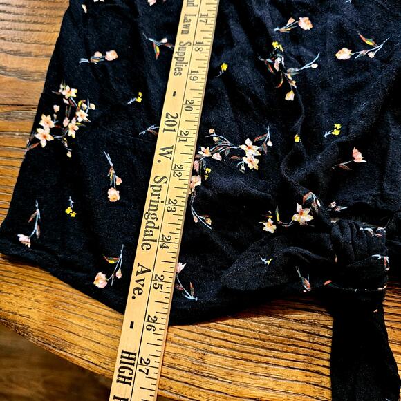 Buffalo David Bitton Womens L Tie Front Top Blouse Black Floral Cap Sleeve - Picture 6 of 9